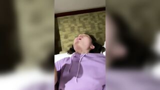 광둥성의 32세 부유한 여성이 포르쉐를 몰고 디올을 등에 싣고 남자친구와 미친 듯이 섹스를 하고 콘돔 없이 황홀경에 빠져 끊임없이 신음소리를 냅니다.