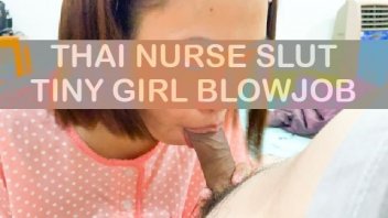 태국 음성 클립 4K 섹시한 어린 소녀 간호사 침대에서 남자 친구를 위해 앉아서 페니스를 빨아 모카 돔은 비행기 한가운데로 갔다. 연 주스를 크게 한 모금 마시고 열심히 빨아주세요.