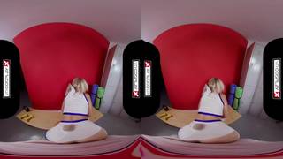 VR 포르노: 롤라 버니의 큰 가슴